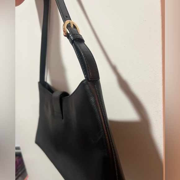 Ferragamo Trifolio shoulder bag — black with gold hardware - Picture 4 of 7